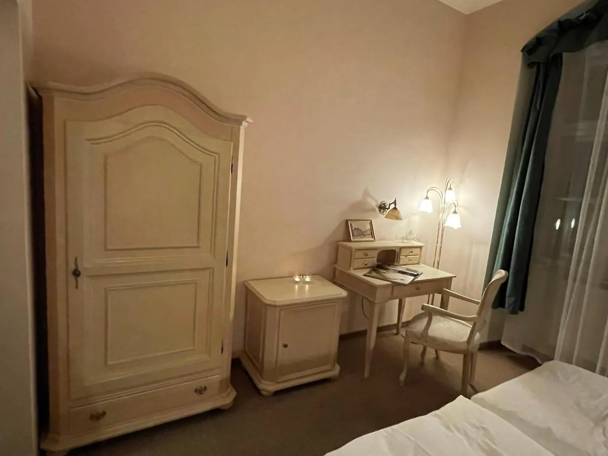 U Cervene Zidle - Red Chair Hotel Praga