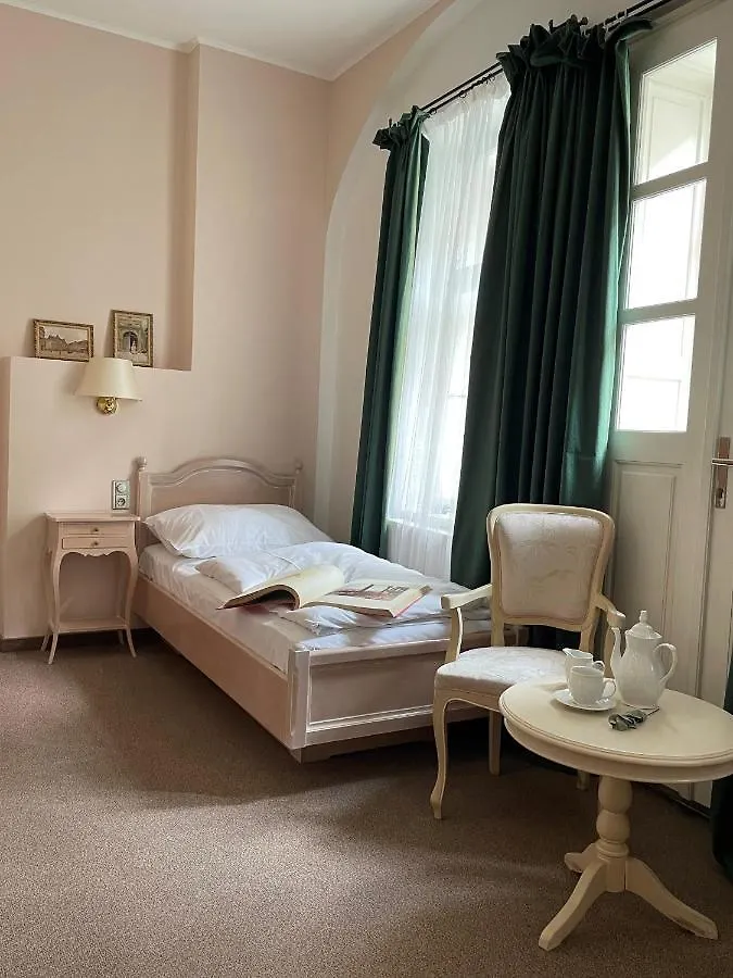 U Cervene Zidle - Red Chair Hotel Praga