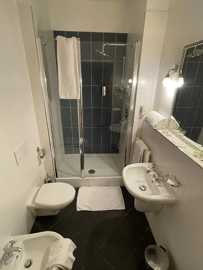 U Cervene Zidle - Red Chair Hotel Prague