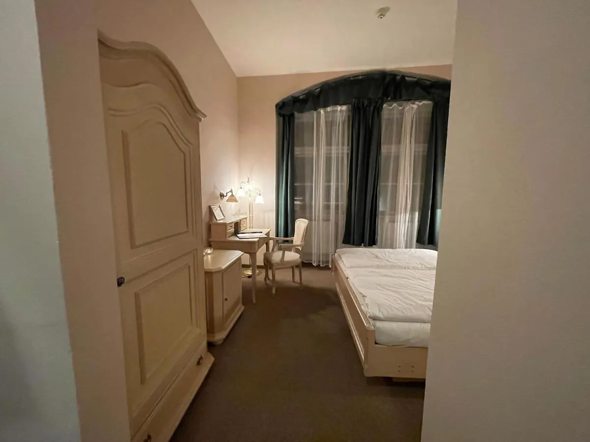 פראג U Cervene Zidle - Red Chair Hotel 3*,