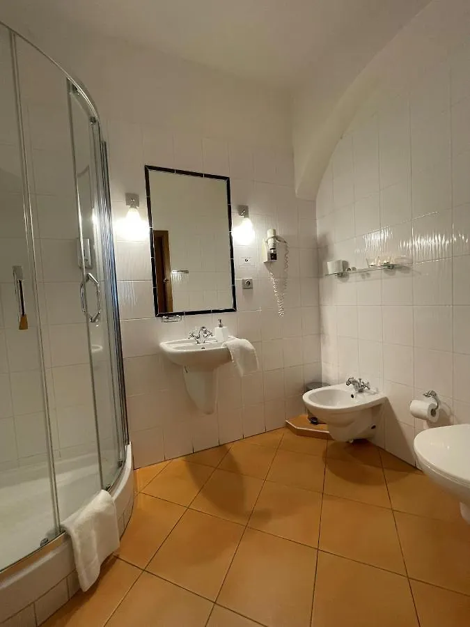 פראג U Cervene Zidle - Red Chair Hotel